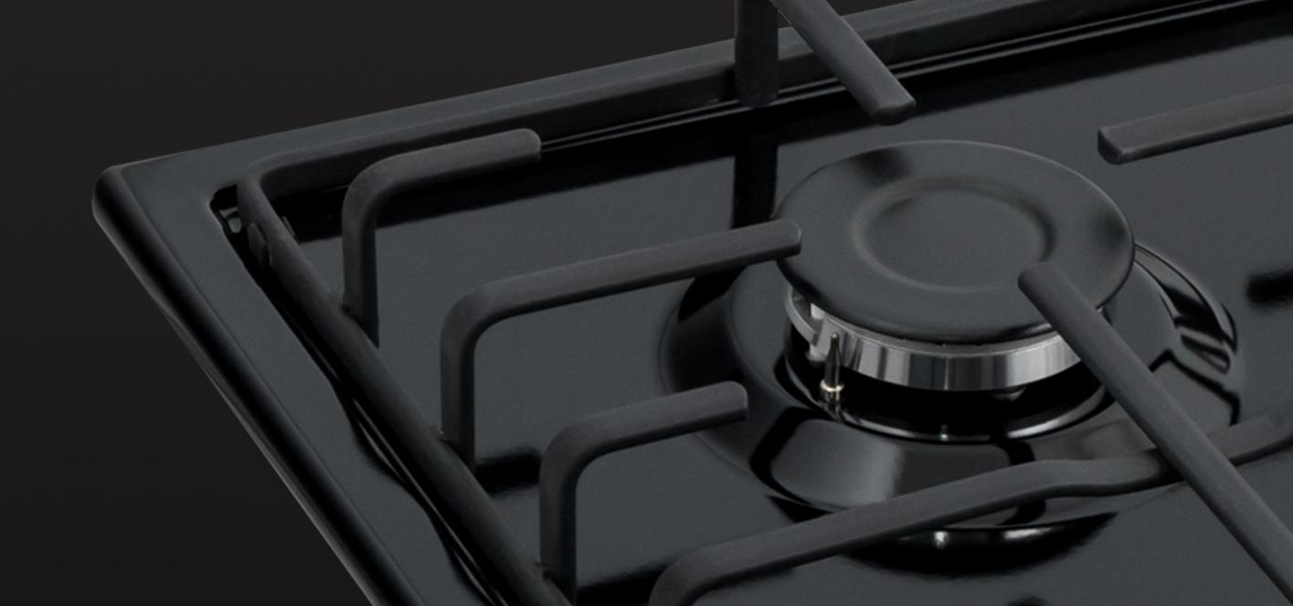 Панель выполнена из&nbsp;металла, покрытого термостойкой прочной эмалью черного цвета