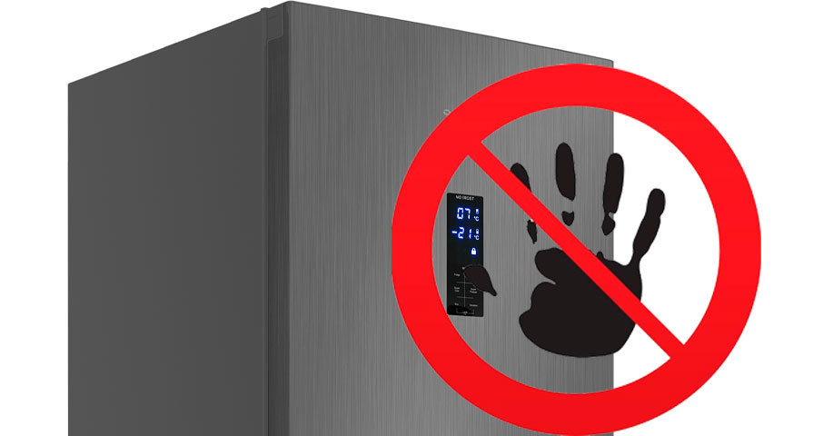Отсутствие отпечатков пальцев обеспечивает специальное покрытие двери холодильника из&nbsp;нержавеющей стали SmartSteel.