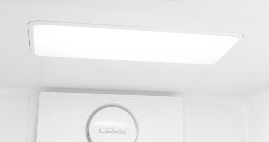 Яркая равномерная LED подсветка обеспечивает отличный обзор продуктов внутри холодильника.
